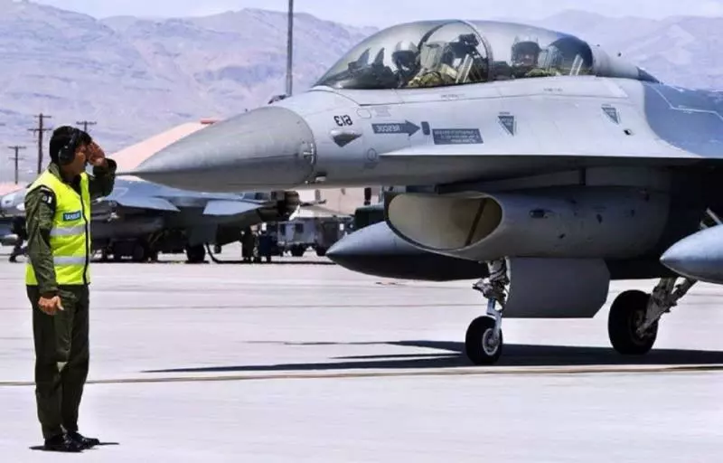 美國已將印度空軍的臉打腫:巴鐵F-16戰機清點完畢,一架都不少!