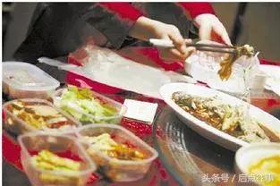 孩子滿月收十萬禮金,酒席結束發現少兩萬,打開媽帶的包,我離婚了 !