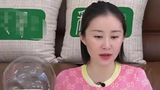 不少女明星的盛世美顏都是「妝」出來的,素顏後的她們都一言難盡!