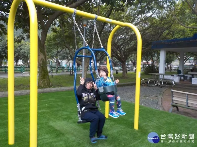 溜小孩好去處 四分溪畔綠地遊戲場歡迎來挑戰