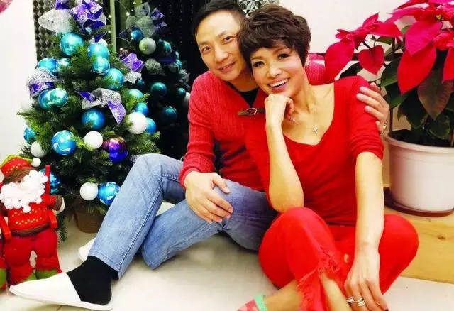當紅時因車禍毀容不孕,絕望到自殺,男友向她求婚三次終獲幸福