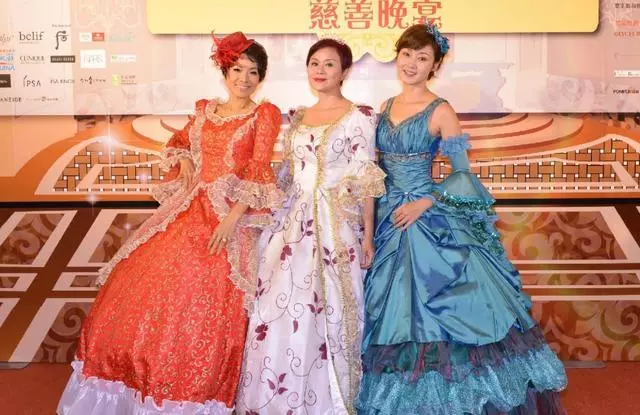 當紅時因車禍毀容不孕,絕望到自殺,男友向她求婚三次終獲幸福