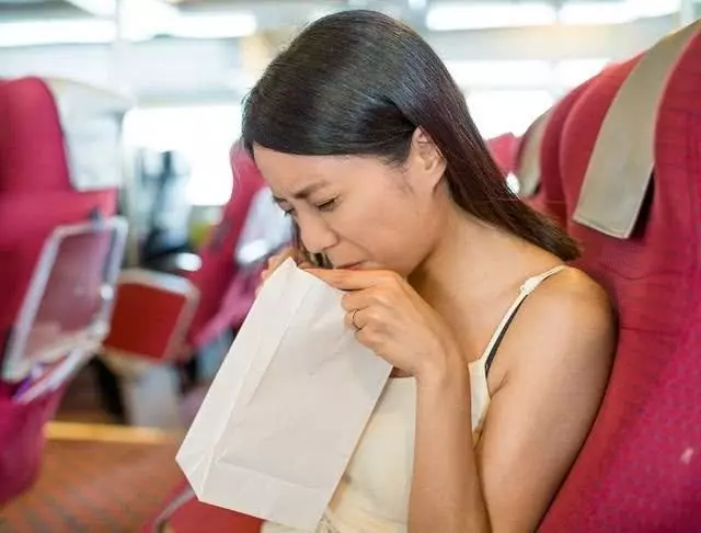 除了貼薑片,虎口上面塗一點,輕鬆擺脫暈車狀態,出去玩再也不怕坐車了