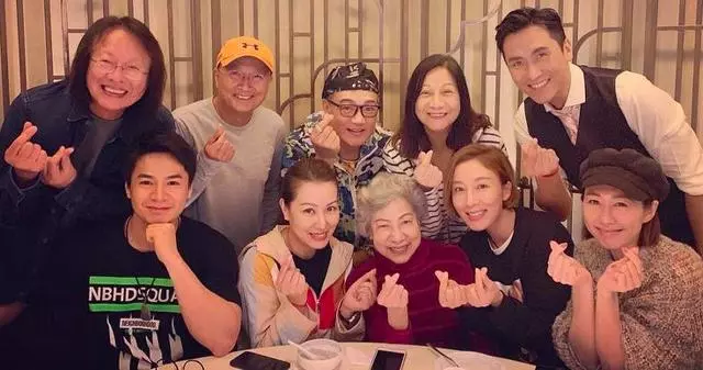 古天樂唯一承認過的女友!44歲「夢姑」與人聚餐,皮膚白皙仍美貌