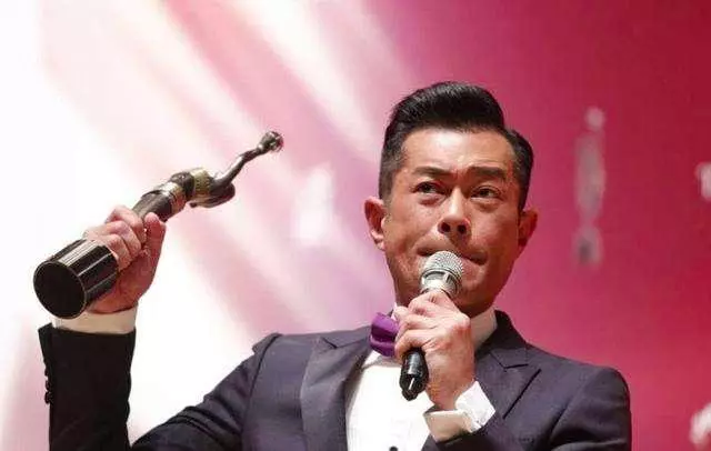 古天樂唯一承認過的女友!44歲「夢姑」與人聚餐,皮膚白皙仍美貌