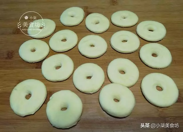 麵包圈這樣做真好吃,我家孩子吃一次不過癮,比油餅好吃多了