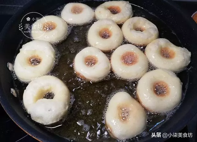 麵包圈這樣做真好吃,我家孩子吃一次不過癮,比油餅好吃多了