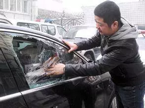 車鑰匙被鎖車裡如何處理?學起來,將會救到你的命!!