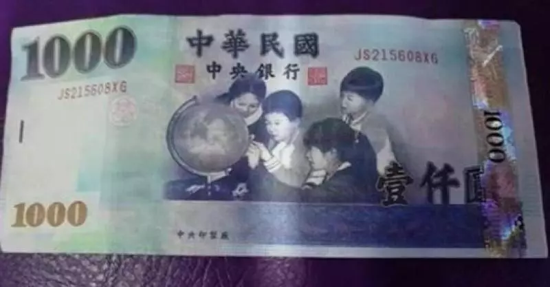 大面額「假鈔流入市面」一千、伍佰都淪陷!他用這招「一秒辨真假」...不學小心吃大虧!