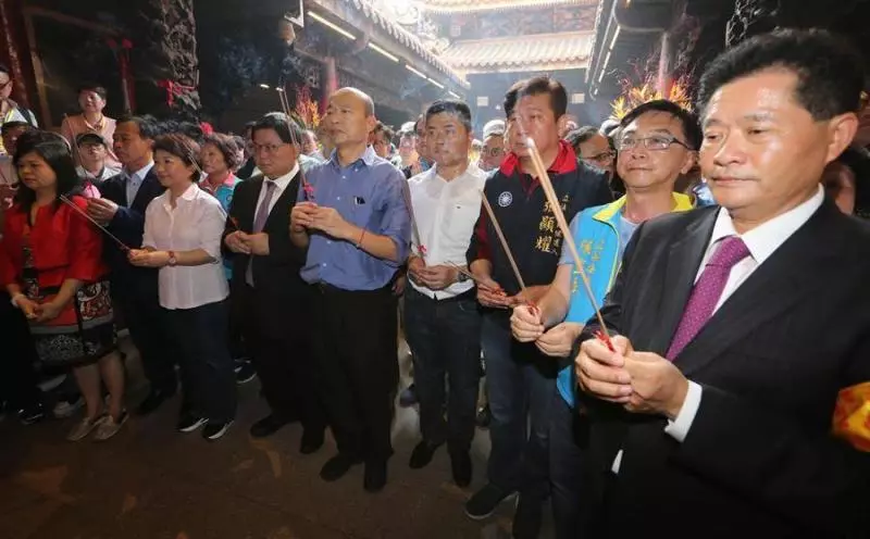 人潮擠爆鎮瀾宮...........
