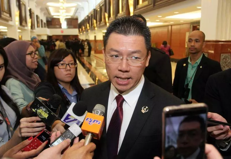 巫統議員一句話鬧翻國會!副議長對這名「腦進水」的議員了訓話了!