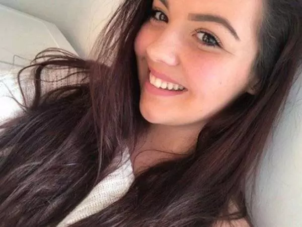 聲稱睡前未見肚 睡醒就生產 18歲嫩媽極速誕下女嬰