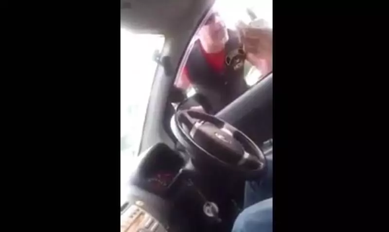 外國友人大罵:馬來豬,fuck馬來同胞全程這樣應對,網友:好樣的....
