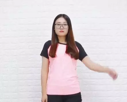脖子一動「咔咔響」,頸肩部僵硬,酸痛,中醫教你5分鐘拉伸操