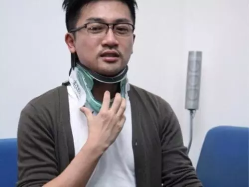 脖子一動「咔咔響」,頸肩部僵硬,酸痛,中醫教你5分鐘拉伸操