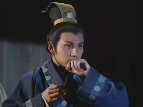 她當了五次寡婦第六次嫁了個窮光蛋,多年後窮光蛋成了開國大臣