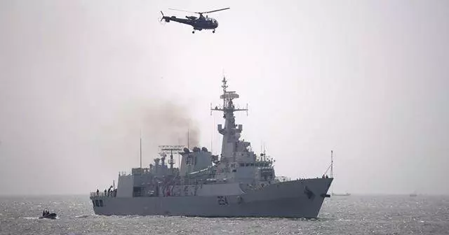 你要我戰,我便亮劍!不畏印度巴鐵海軍潛艇出動,多國艦艇來護航