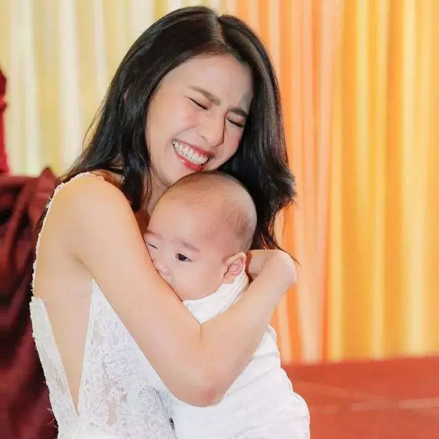前TVB女藝人林芊妤回馬補辦婚禮!一家三口好Sweet!