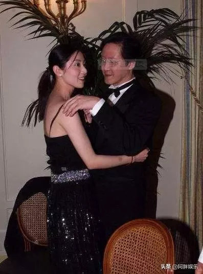 她15歲出道,戀上大24歲黑道大哥, 如今成功逆襲,身價上億!