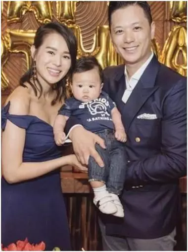 胡杏兒二胎孕照流出,身材走樣卻很有孕味,幸福一家讓人羨慕!