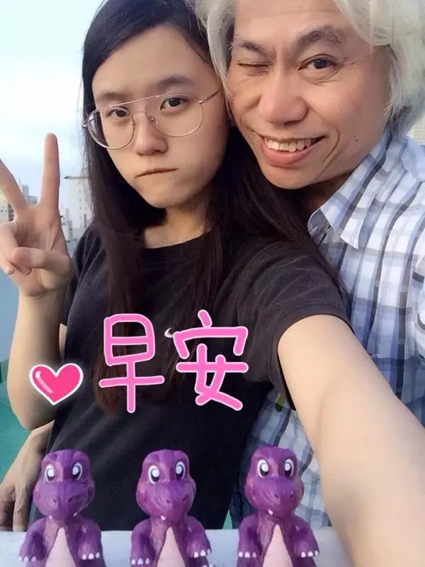 「爺孫戀」婚禮正式喊停!看林靖恩拍照的這個「小細節」..就知道小女孩想「明白」了!那種糟老頭根本不值得留戀!眾人都叫好!