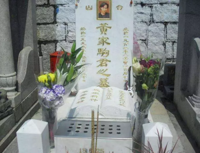 李小龍的墓地,黃家駒的墓地,鄧麗君的墓地,不如她墓地香火鼎盛!