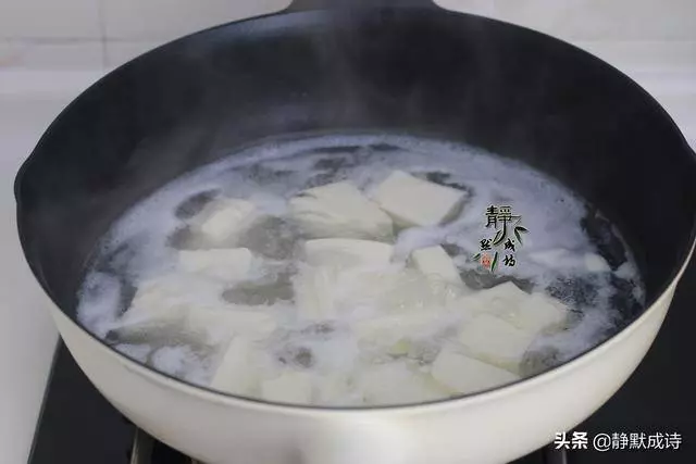 豆腐的這個做法,不油不膩,鮮香滑嫩,特別適合老人孩子吃