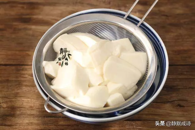 豆腐的這個做法,不油不膩,鮮香滑嫩,特別適合老人孩子吃