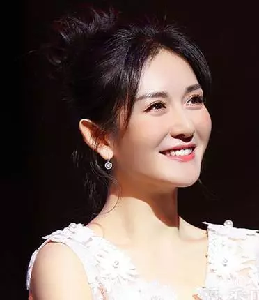 一向節約省錢的謝娜終於開始「炫富」了,發微博,李湘都甘拜下風!