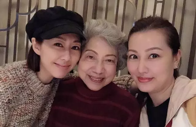 古天樂唯一承認的女友,44歲依然膚白貌美,同框胡定欣恍若凍齡!