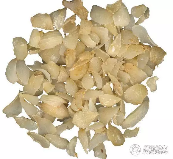 跟大家分享一個小秘方,超神的,連續喝了三個多星期,不僅白頭髮不見了、皮膚還變得有光澤了!