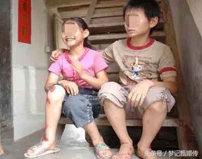 為供弟讀書,姐嫁給大齡富豪,幾年後姐被趕,出門卻看到弟弟