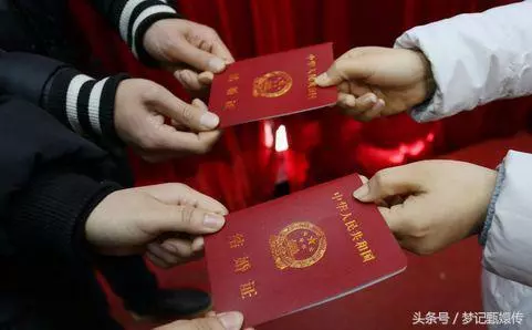 妻子失蹤,他照顧岳父5年,岳父葬禮上妻子再出現,原因感人!