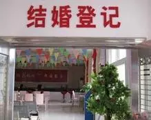閃婚後老公心裡扭曲,我和閨蜜九點到家,他的表現讓我恐懼