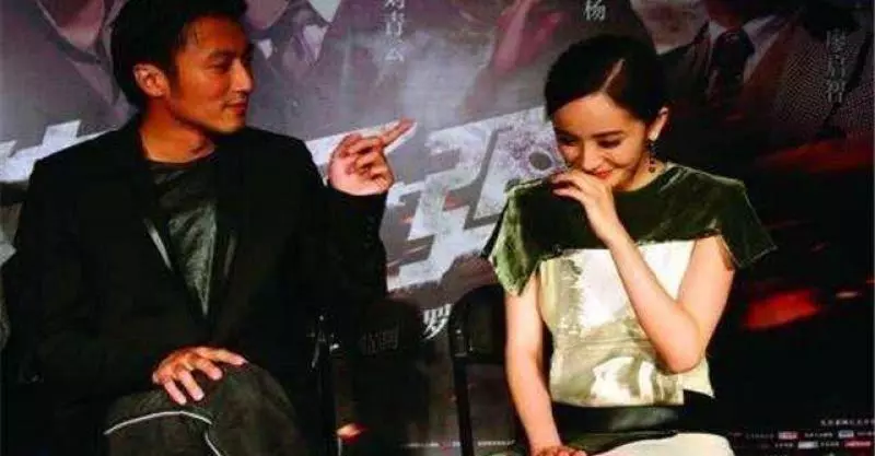 楊冪謝霆鋒被曝宣布大婚?王菲不淡定了,大冪冪方4字霸氣回應!