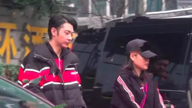 網傳張丹峰和畢瀅重慶碰面,畢瀅越來越漂亮,二人同回酒店一間房!