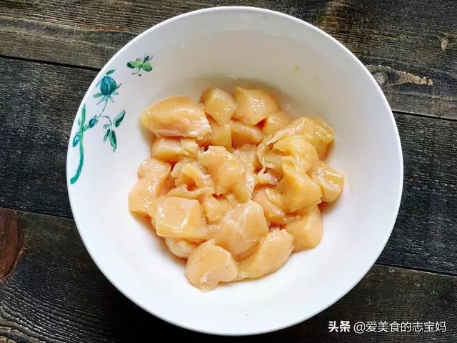 炒蘆筍時,直接下鍋炒是大錯特錯,多加這一步,脆嫩爽口不澀嘴