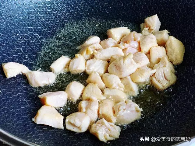炒蘆筍時,直接下鍋炒是大錯特錯,多加這一步,脆嫩爽口不澀嘴