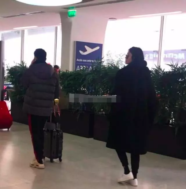 超醒目!何猷君正式帶女友見家長,奚夢瑤對賭王四太不斷獻殷勤!