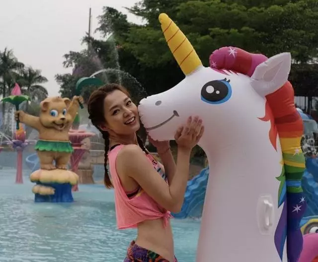 離婚後如獲新生,37歲呂慧儀大曬螞蟻腰,90後都被她比下去了!