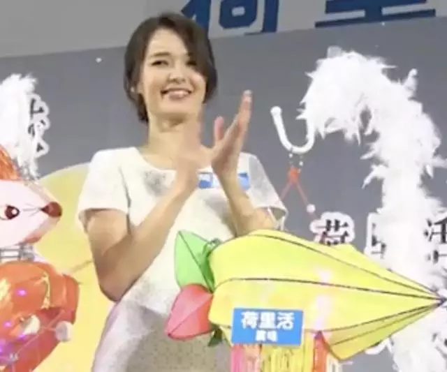 離婚後如獲新生,37歲呂慧儀大曬螞蟻腰,90後都被她比下去了!