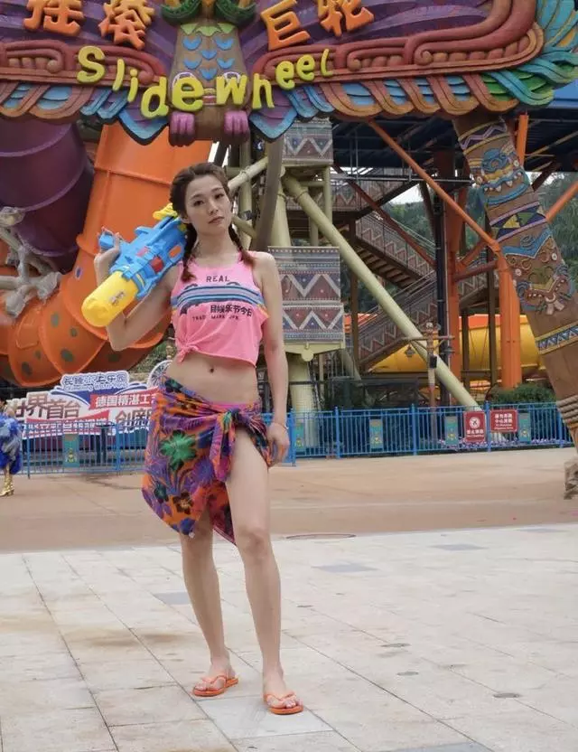 離婚後如獲新生,37歲呂慧儀大曬螞蟻腰,90後都被她比下去了!