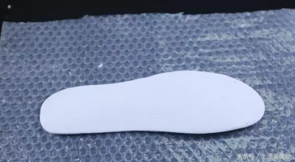 老婆說我笨,不該把「氣泡墊」傻傻丟掉!老婆出手兩下,氣泡墊就變神物了!太愛老婆了~