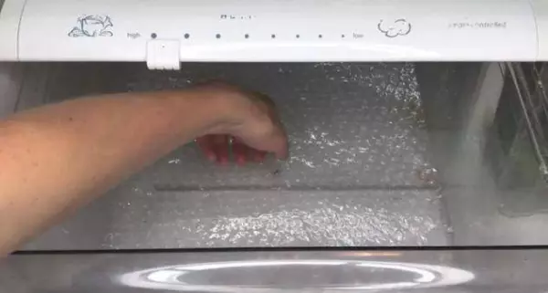 老婆說我笨,不該把「氣泡墊」傻傻丟掉!老婆出手兩下,氣泡墊就變神物了!太愛老婆了~