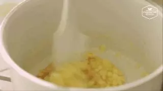 顏值逆天!驚呆客人的菠蘿蛋糕,你們猜一個賣多少錢?