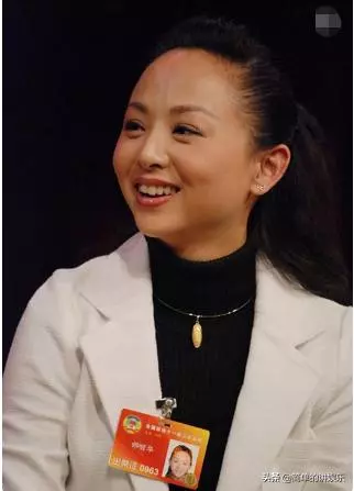 5歲因發燒成為聾啞人,被富商苦追8年,最終卻選擇嫁給一個窮小子