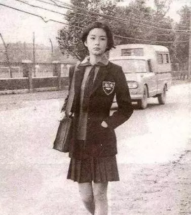 林青霞三個女兒聚會照曝光,二女兒像媽媽,18歲小女兒長相甜美