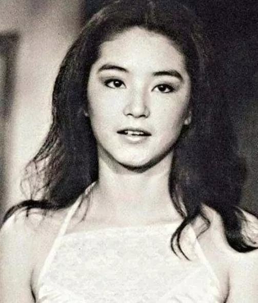 林青霞三個女兒聚會照曝光,二女兒像媽媽,18歲小女兒長相甜美