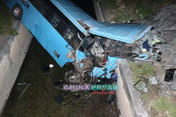 恐怖車禍最新消息！死者增至11人 [內附視頻]