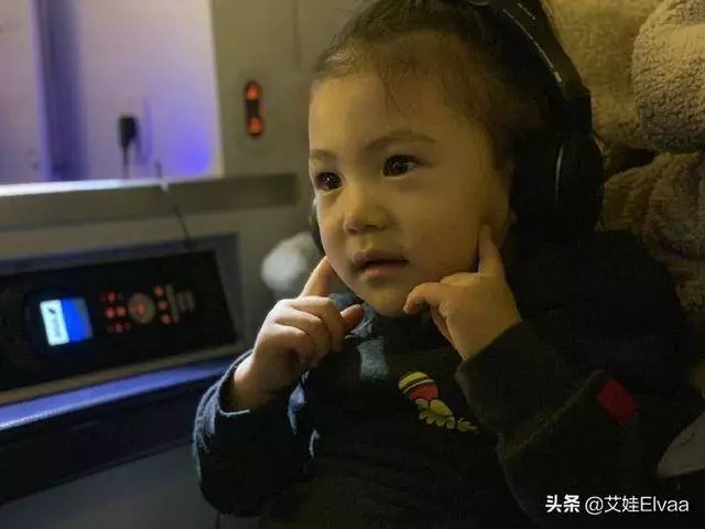 被陳冠希女兒迷住了,2歲衣品搶鏡,甜美公主范穿搭太討人喜歡